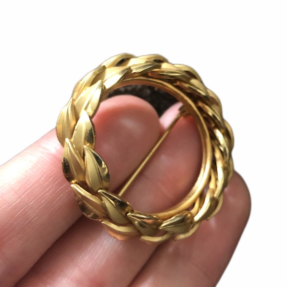 Danecraft Jewelry - NWOT Vintage Danecraft Gold Brooch